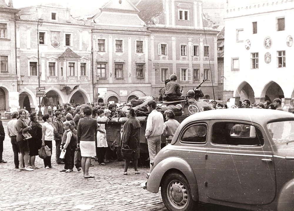 Main square_1968_arrival of Soviet armored vehicles Aug. 22, 1968 - 2